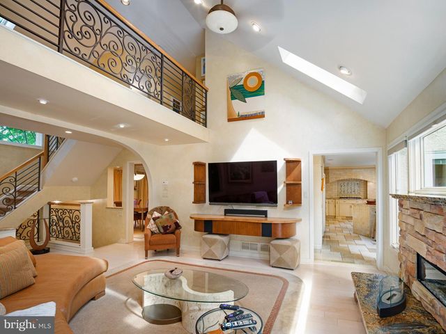 543 FOXGLOVE LN, Wynnewood, PA 19096