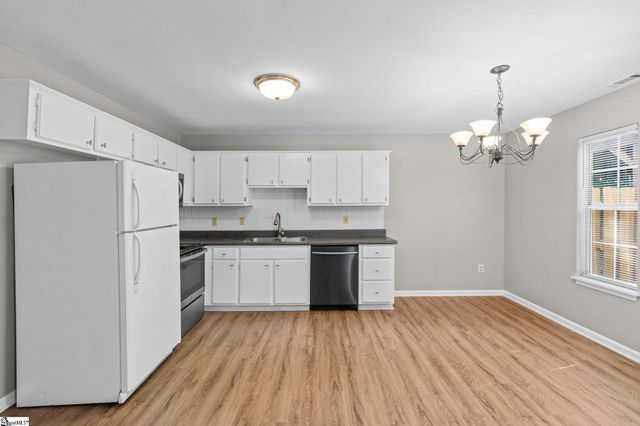 100 Mosspoint Drive, Greenville, SC 29617