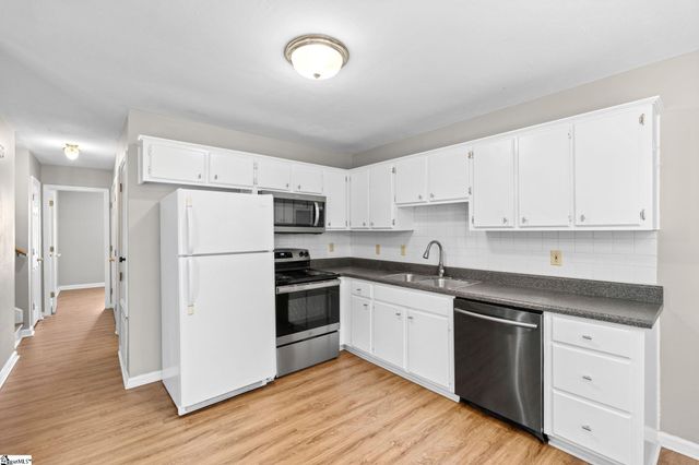 100 Mosspoint Drive, Greenville, SC 29617