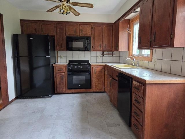 64 Woolley Ave, Somerset, MA 02726