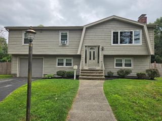 64 Woolley Ave, Somerset, MA 02726