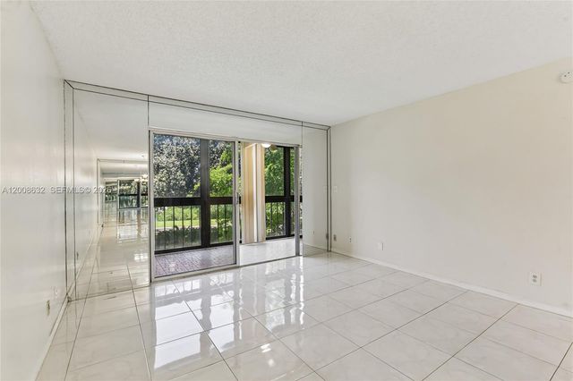 5900 NW 44th Street 312, Lauderhill, FL 33319