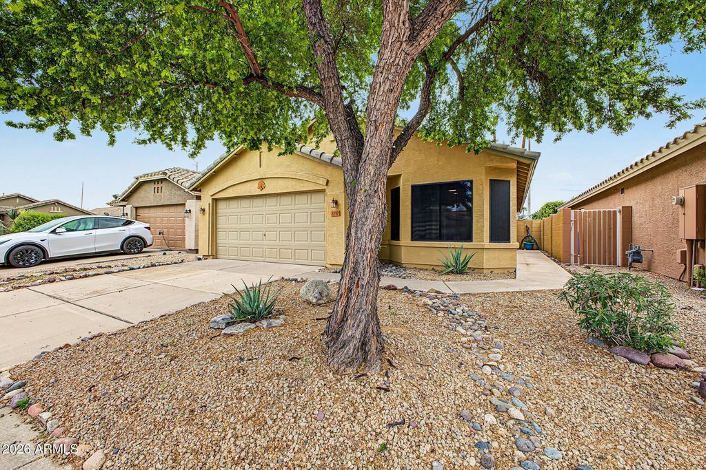 3357 E BLACKHAWK Drive, Phoenix, AZ 85050 — photo 2
