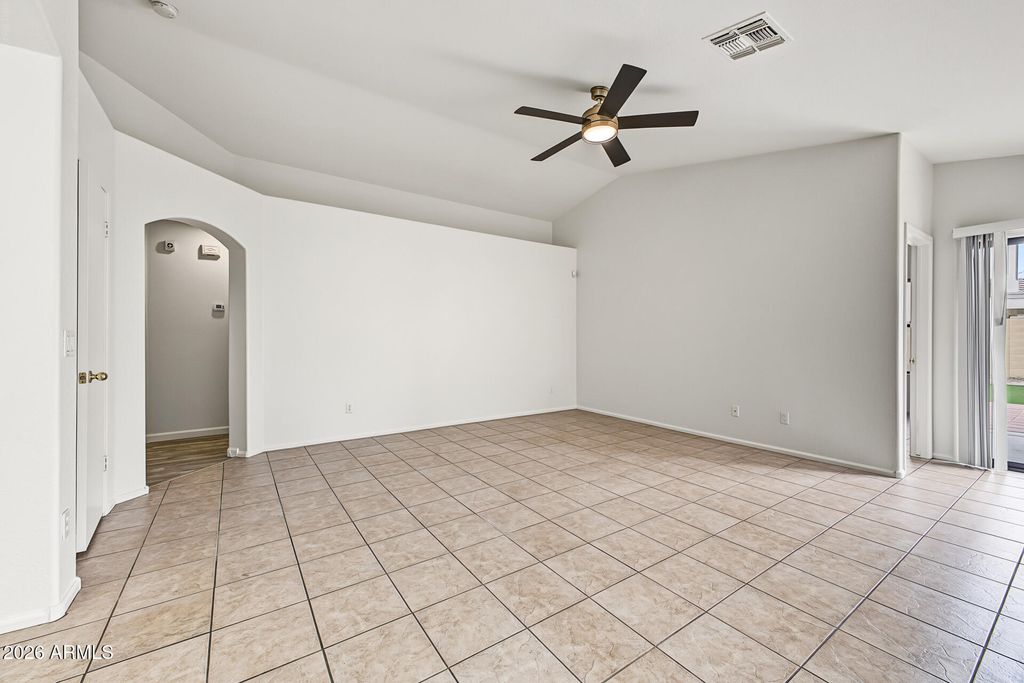3357 E BLACKHAWK Drive, Phoenix, AZ 85050 — photo 5