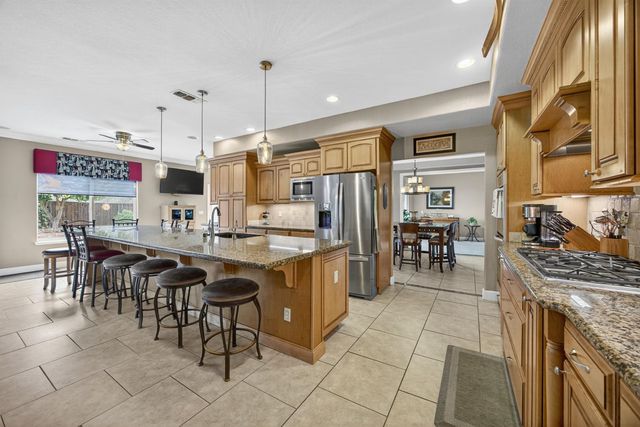 2712 Ashland Ct, Rocklin, CA 95765