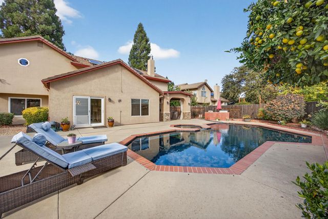 2712 Ashland Ct, Rocklin, CA 95765