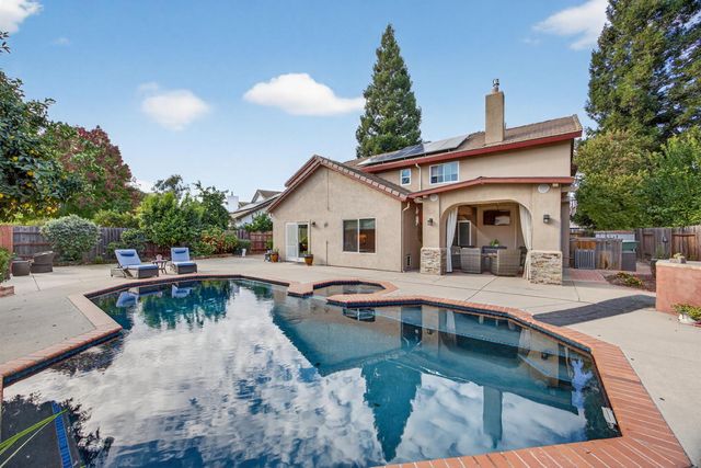 2712 Ashland Ct, Rocklin, CA 95765