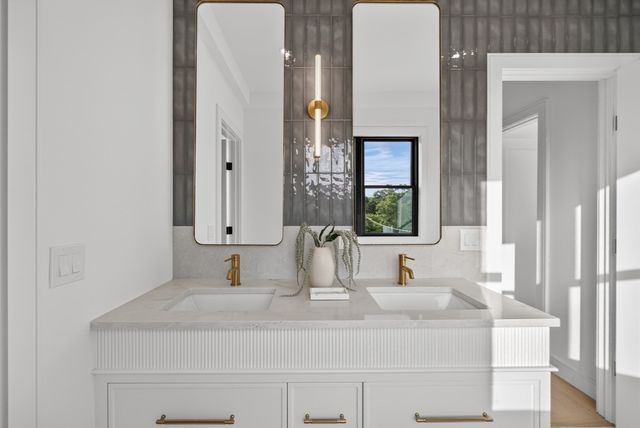 84 East Side Parkway 2, Newton, MA 02458