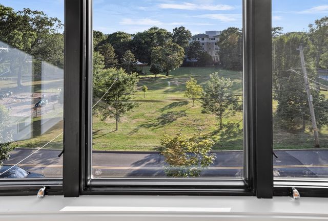 84 East Side Parkway 2, Newton, MA 02458