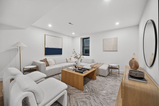 84 East Side Parkway 2, Newton, MA 02458