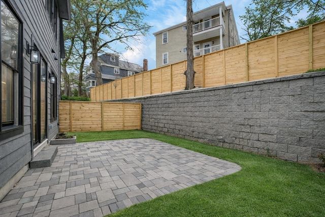84 East Side Parkway 2, Newton, MA 02458