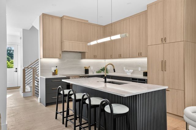84 East Side Parkway 2, Newton, MA 02458