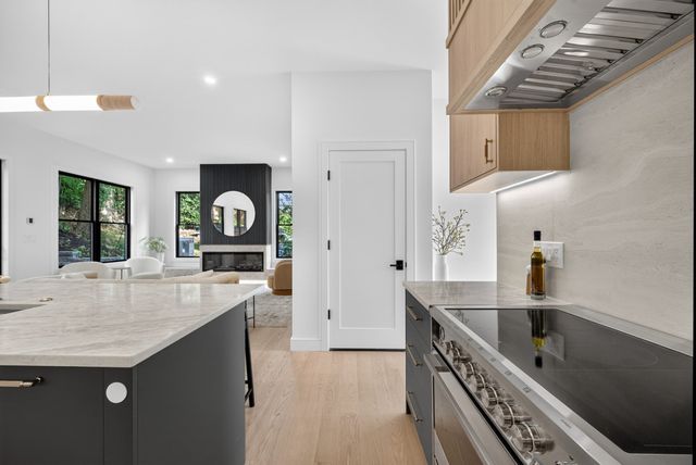 84 East Side Parkway 2, Newton, MA 02458