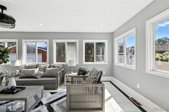 7443 Augusta Avenue, St Louis, MO 63121