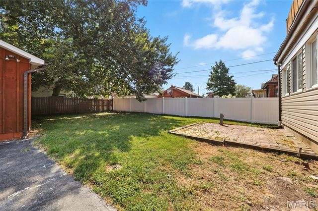 7443 Augusta Avenue, St Louis, MO 63121
