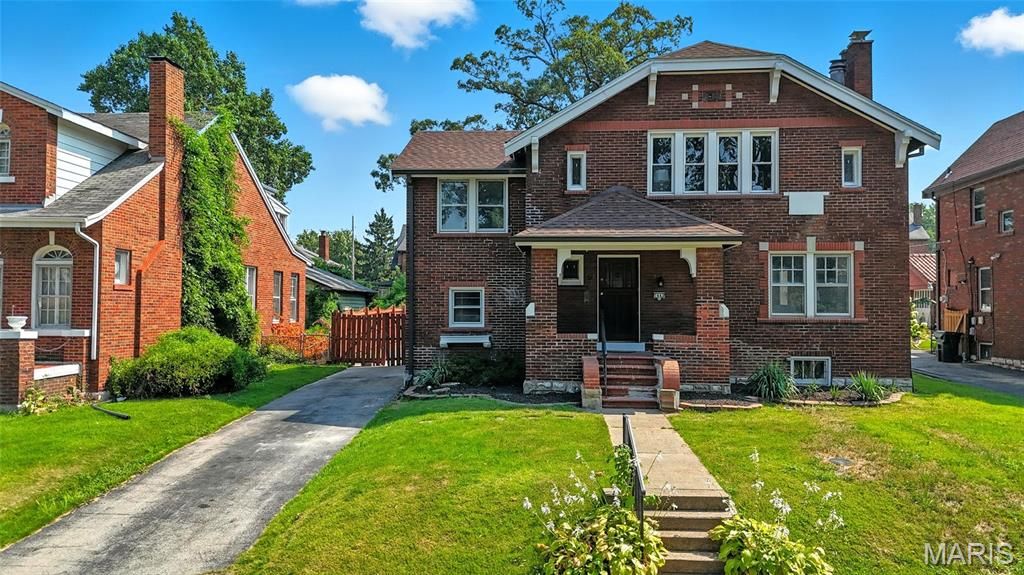 7443 Augusta Avenue, St Louis, MO 63121