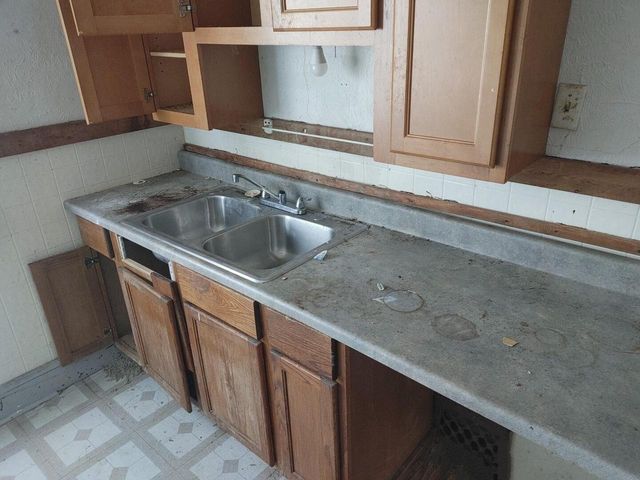 3340 N 11th STREET, Milwaukee, WI 53206