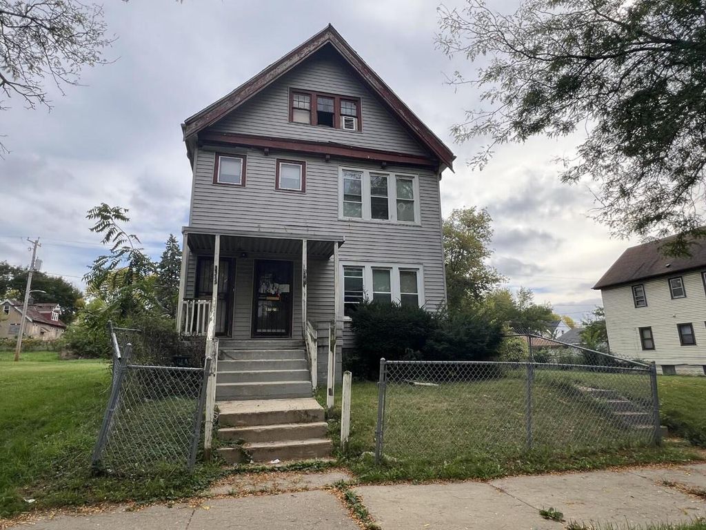 3340 N 11th STREET, Milwaukee, WI 53206