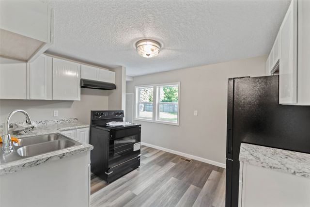 1005 Gratis Avenue, Des Moines, IA 50315