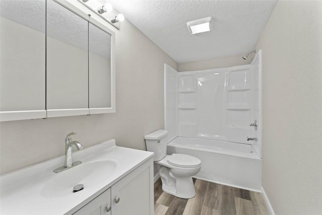 1005 Gratis Avenue, Des Moines, IA 50315