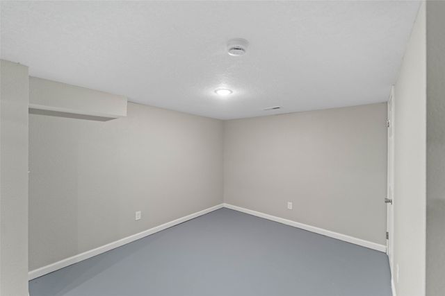 1005 Gratis Avenue, Des Moines, IA 50315