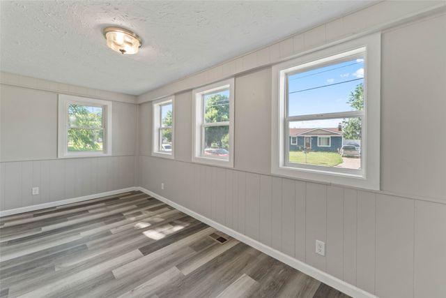 1005 Gratis Avenue, Des Moines, IA 50315