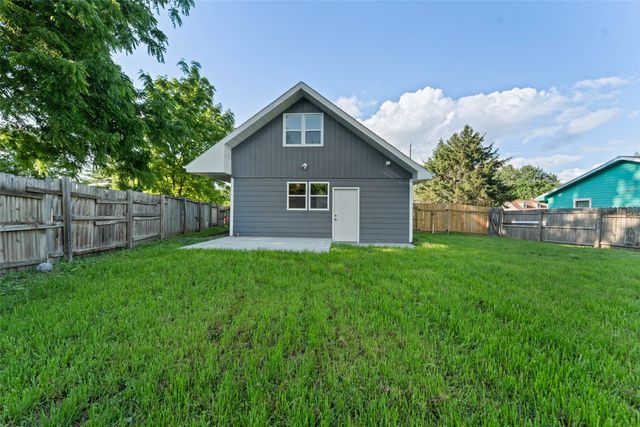 1005 Gratis Avenue, Des Moines, IA 50315