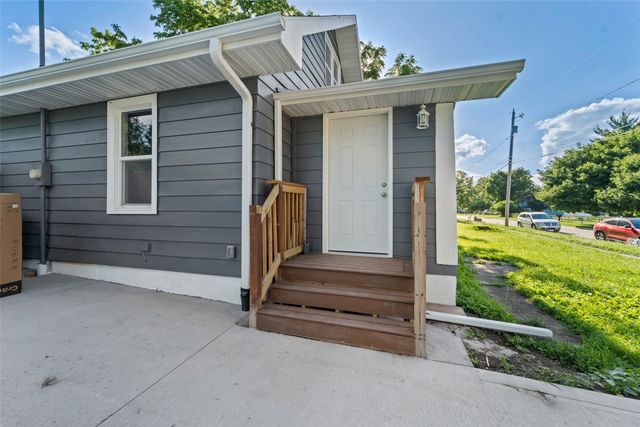 1005 Gratis Avenue, Des Moines, IA 50315