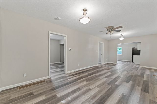 1005 Gratis Avenue, Des Moines, IA 50315