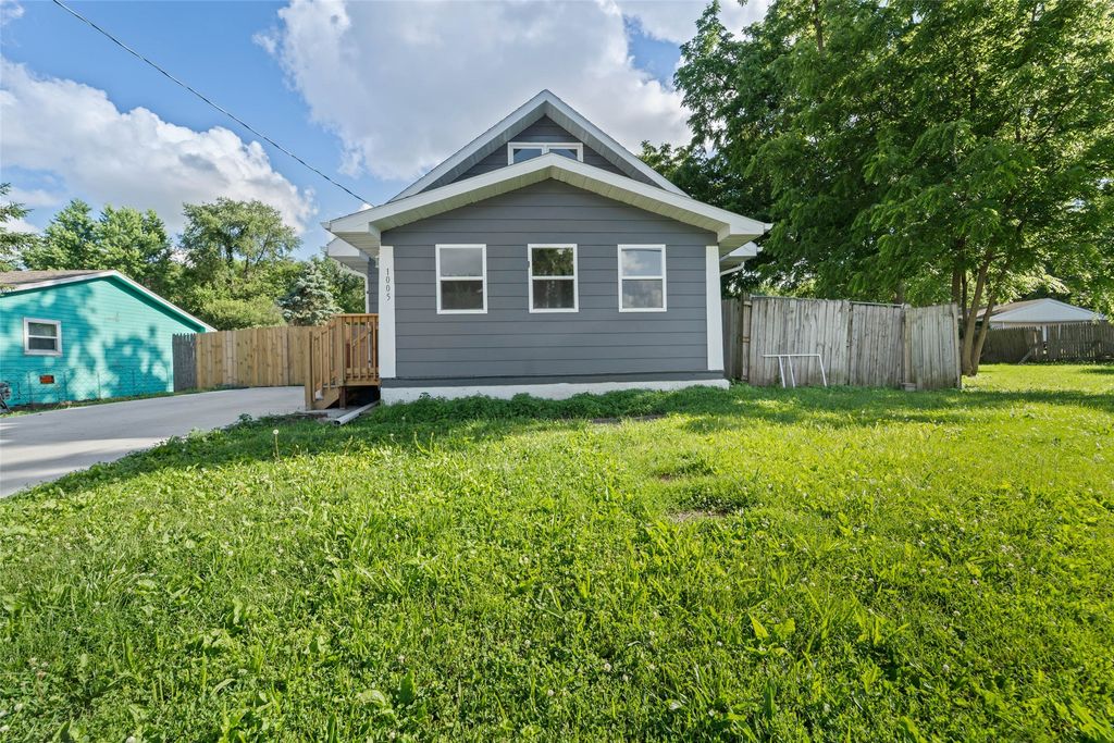 1005 Gratis Avenue, Des Moines, IA 50315