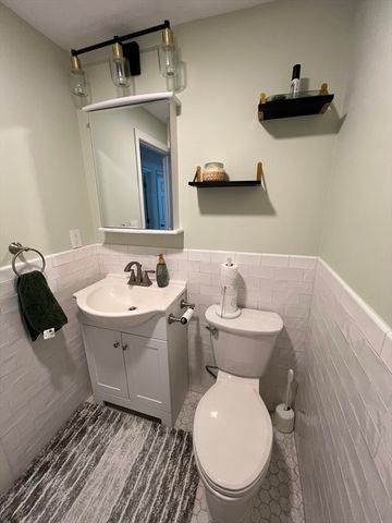 12 Jeremiah Cir, Medford, MA 02155