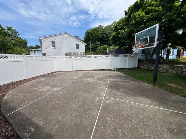 12 Jeremiah Cir, Medford, MA 02155