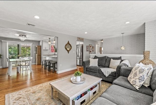 12 Jeremiah Cir, Medford, MA 02155