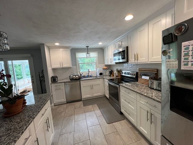 12 Jeremiah Cir, Medford, MA 02155