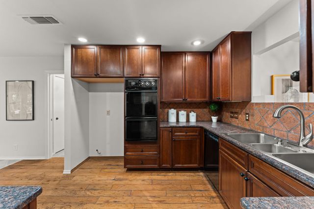 9109 Balcones Club DR, Austin, TX 78750