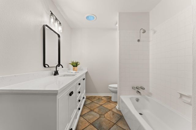 9109 Balcones Club DR, Austin, TX 78750