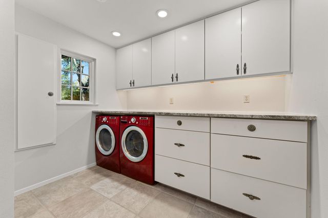 9109 Balcones Club DR, Austin, TX 78750