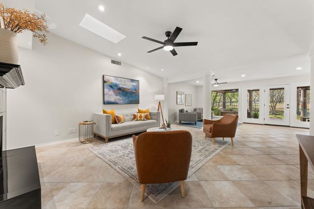 9109 Balcones Club DR, Austin, TX 78750