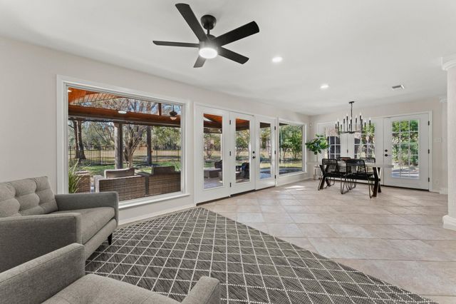 9109 Balcones Club DR, Austin, TX 78750