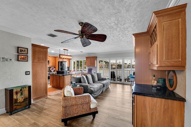 1201 S Riverside Drive 201, Pompano Beach, FL 33062