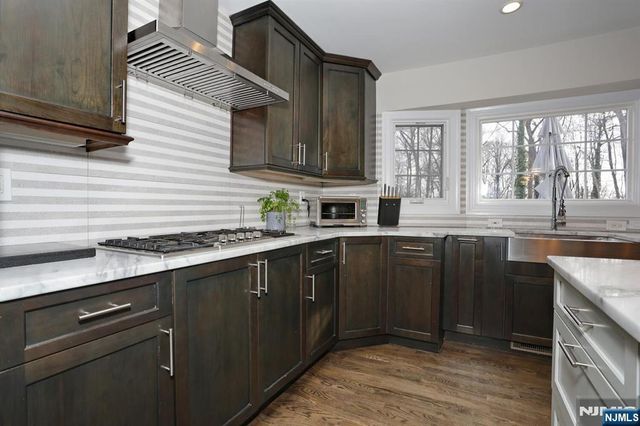 65 Edgewood Drive, Twp Of Washington, NJ 07676