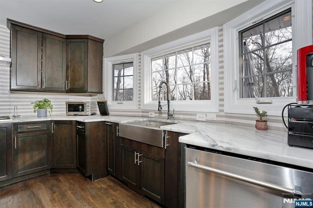 65 Edgewood Drive, Twp Of Washington, NJ 07676