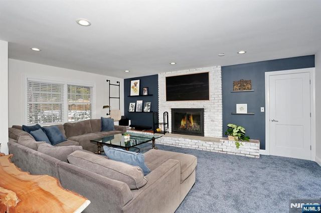 65 Edgewood Drive, Twp Of Washington, NJ 07676