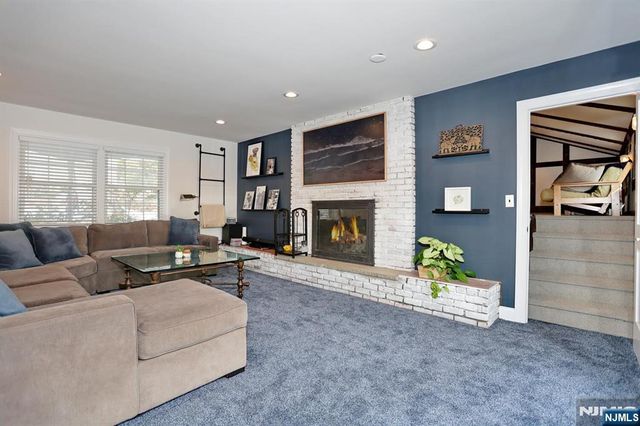 65 Edgewood Drive, Twp Of Washington, NJ 07676