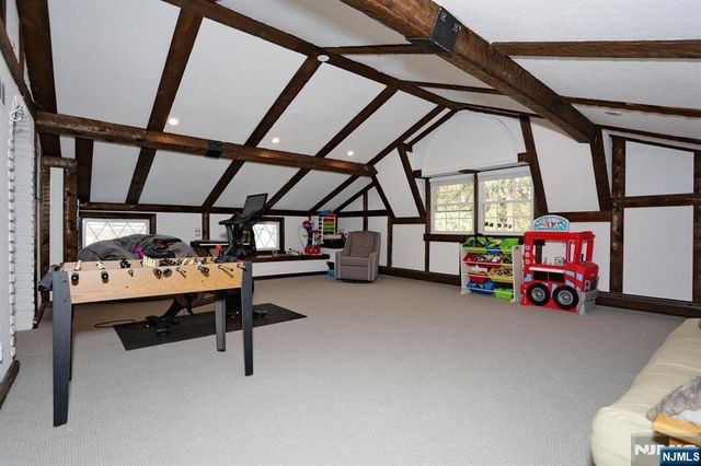 65 Edgewood Drive, Twp Of Washington, NJ 07676