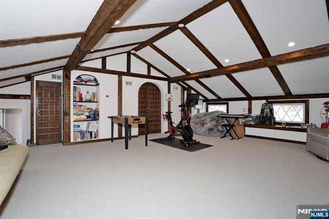 65 Edgewood Drive, Twp Of Washington, NJ 07676