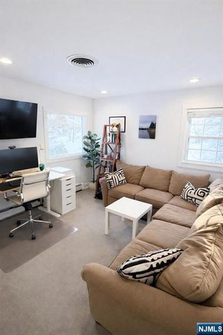 65 Edgewood Drive, Twp Of Washington, NJ 07676