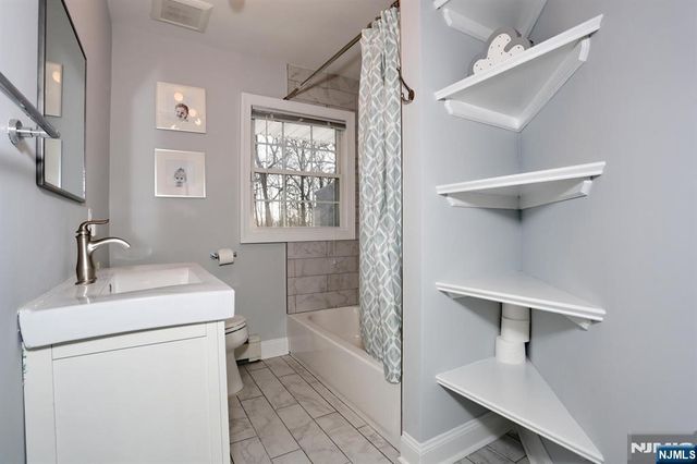 65 Edgewood Drive, Twp Of Washington, NJ 07676