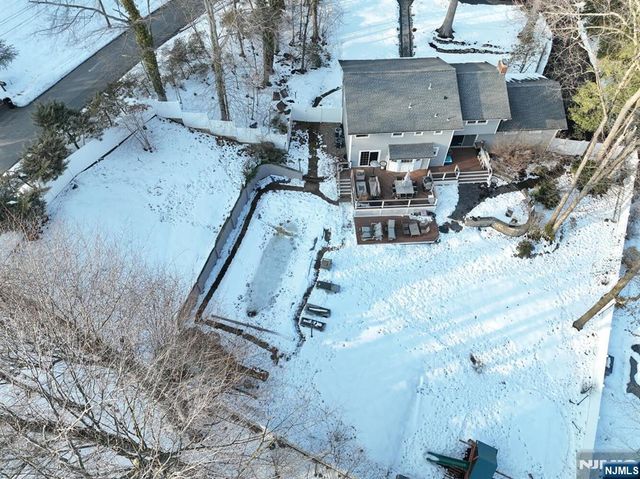 65 Edgewood Drive, Twp Of Washington, NJ 07676
