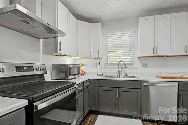 155 Chestnut Place, Arden, NC 28704